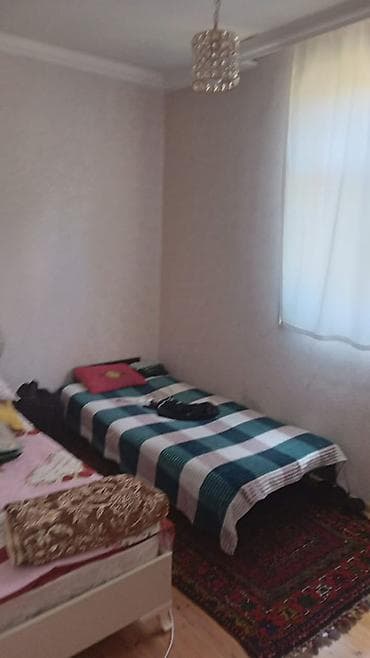 perde sederek: Satılır: 4 otaqlı mənzil/interyer - Geniş, işıqlı zal: dekorativ — 4