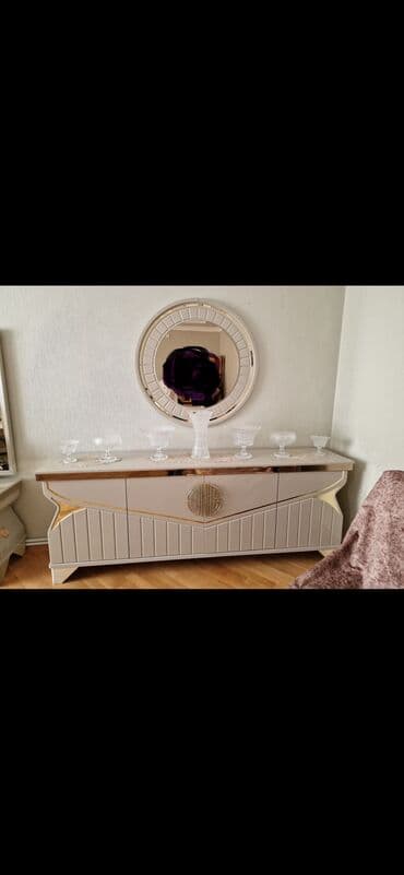 mürəbbə qabi: Təmiz xrustallar: 2 ədəd xrustal meyvə qabı – 500 manat 2 ədəd — 1