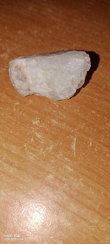 Ağ kristal xammal daş - Material: təbii, şəffaf-ağ rəngli kristal