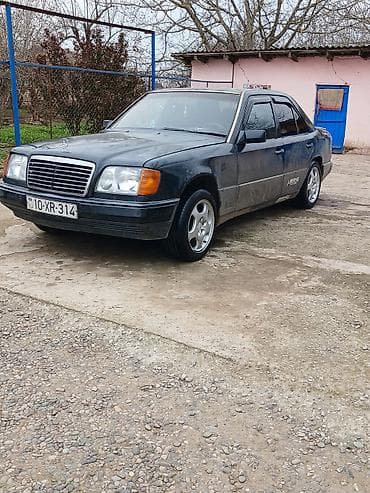 bmw 525 d: Mercedes-Benz W124: 2.5 l | 1992 il Sedan — 2