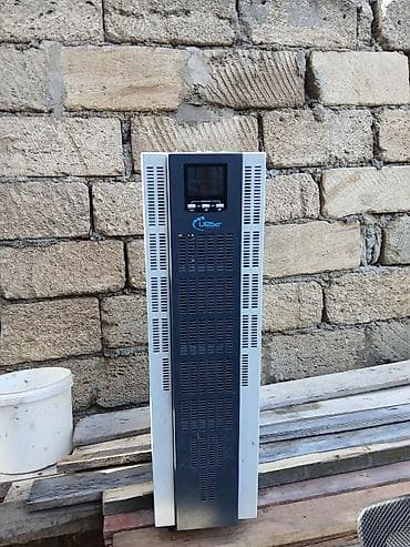 UPSer brendinin şaquli tip UPS (fasiləsiz enerji təchizatı) qurğusu -