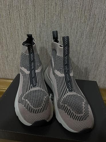 mango velicina 20: BERSHKA mağazasından alınıb. Heç geyinilməyib. Yenidir. 37 ölçüdür — 2