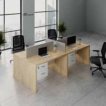 Ofis üçün 4 nəfərlik iş masası sistemi - Dizayn: Açıq ağac tonlarında