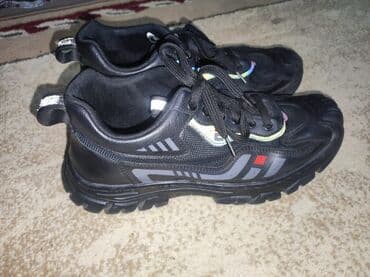 женские серые кеды: Qara idman ayaqqabısı - Stil: gündəlik/sport - Rəng: tam qara, yan — 2