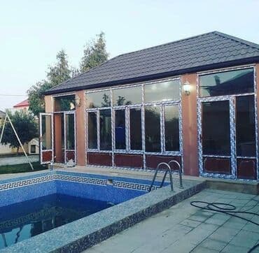 ev qapıları 2020: Hovuz kənarında yerləşən bu bağ evi, istirahət və əyləncə üçün ideal — 1