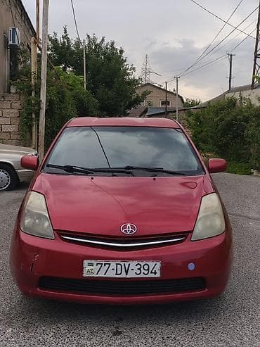 Toyota Prius (2-ci nəsil) hibrid hetçbek - Rəng: qırmızı, 5 qapılı — 1