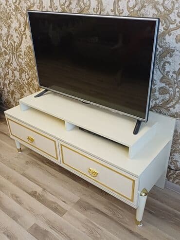 аренда помещений под кафе ресторан: Прямой ТВ стенд, С полками — 1