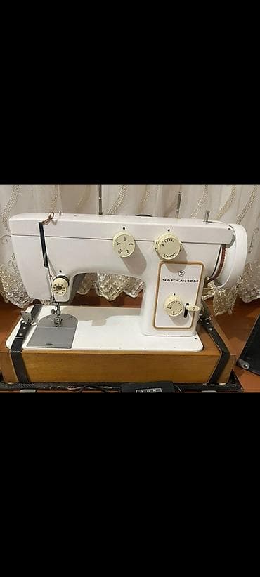 Çayka 142 tikiş maşını - Sovet istehsalı, dözümlü “Çayka 142” model -