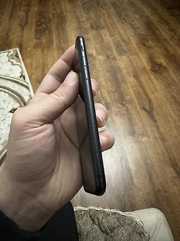 not 10 plus: IPhone SE 2020, 128 GB, Black Titanium, Barmaq izi, Simsiz şarj, Face ID — 5