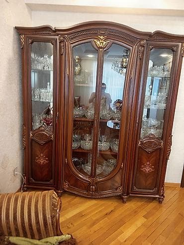 hamam refi: Klassik üslubda iri vitrin-bufet - Material: təbii ağac (palıd/ceviz — 1