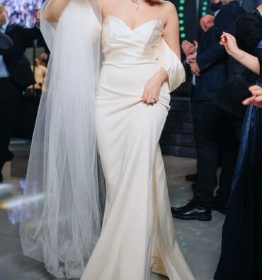 zara xs: Şampan rəngində, zərif atlas/parıldayan satendən uzun ziyafət/gelinlik — 1