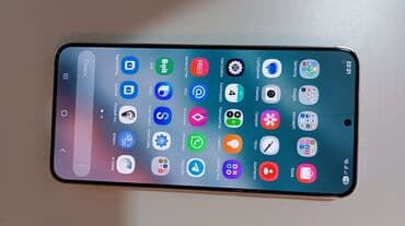 telefon divar kağızları 2022: Samsung Galaxy S22, rəng - Ağ, İki sim kartlı — 4