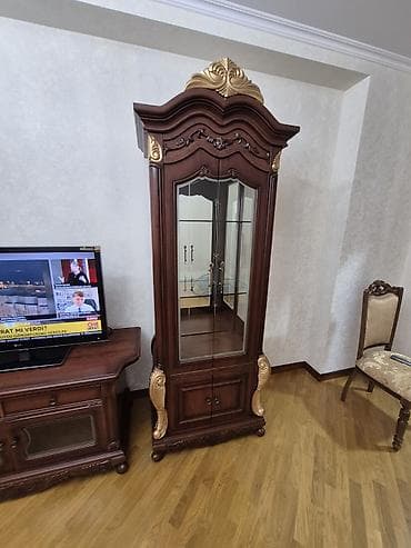 vitrin stend: Klassik dəst: qonaq otağı üçün vitrinlər və TV stendi 2ədəd vitrin və — 4