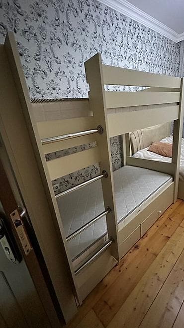 Oğlan və qız üçün, Çarpayı, Matras ilə, Siyirməli, Taxta