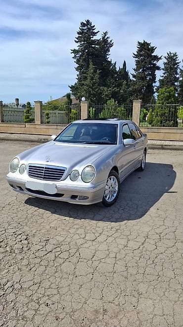 mercedes vito 2011: Mercedes-Benz E-Class: 2 l | 2001 il Sedan — 1