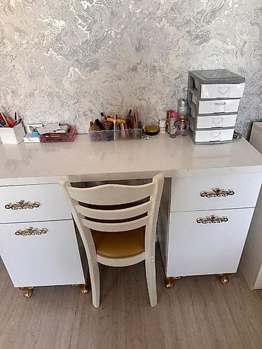 plastik dolaplar: Ağ rəngdə dəbdəbəli makiyaj/masa dəsti - Geniş, hamar iş səthi olan — 2