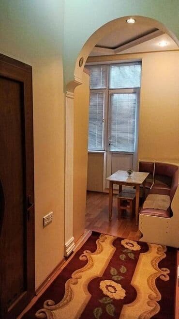 kirayə restoran: Nəsimi heykəli yaxınlığında, 4/4 mərtəbə, tam əşyalı iki otaqlı mənzil — 6