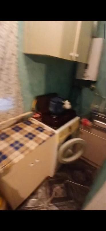 xırdalanda satılan evler: Xirdalanda Grandmartın arxasinda 1 otaqli qapidan girmə ev satılır — 2