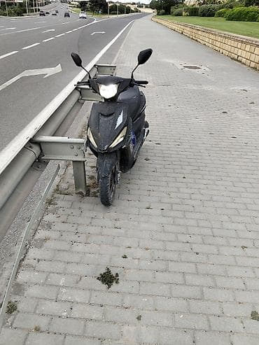 Şəhər içi rahat və qənaətcil hərəkət üçün kompakt skuter — 1