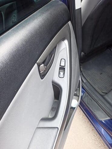 диски на зимнюю резину хендай элантра 2006: Hyundai Elantra sedan – tünd mavi rəng, aerodinamik kuzov və xrom ön — 4