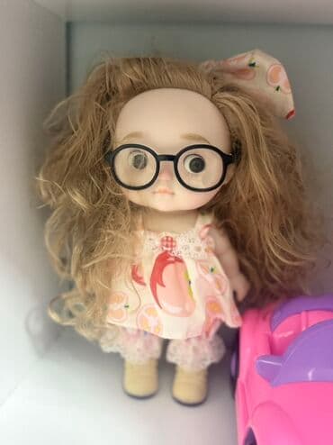 boyuk guldanlar: Gözlüklü danışan kukla Mahni oxuyur sesli kukladi. - Şirin, böyük — 1