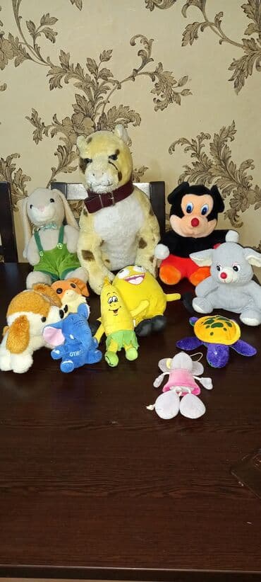 ayı yumşaq oyuncaqlar: Müxtəlif formalı və ölçülü yumşaq oyuncaqlar dəsti. Dəstdə cizgi film — 2