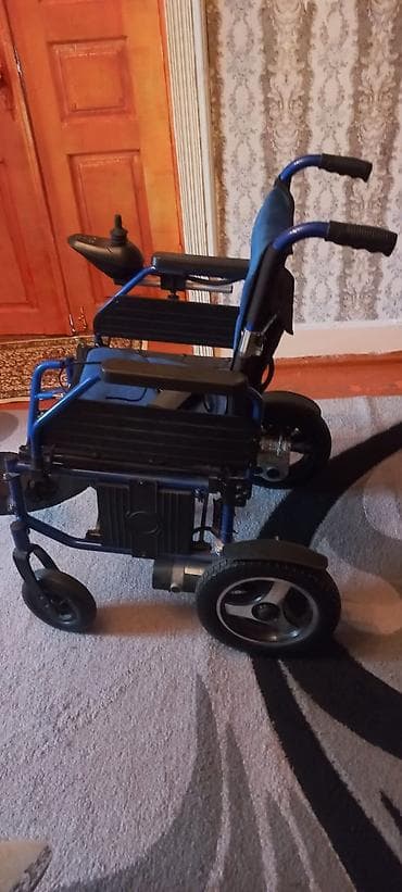 Tibbi geyim: Elektrik əlil arabası - Rəng: mavi karkas, qara qoltuqaltılar və ayaq — 1