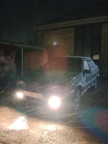 13 luk disk teker: Model: LADA Samara sedan Rəng: Tünd yaşıl Kuzov: 4 qapılı sedan — 5