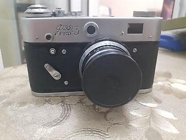 Фото и видеокамеры: SSRİ istehsalı olan və lentlə işləyən FED 3 fotoaparatı. Təbii dəri — 3