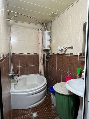 9 ci mikrorayon satilan evler: Bakı, 3 otaqlı, Köhnə tikili, m. Həzi Aslanov, 90 kv. m — 15