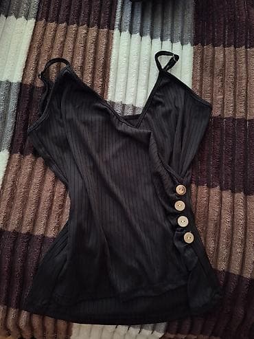 Bir dəfə geyinilibdir oda əyinə oturub oturmamağına baxmaq üçün bədənə