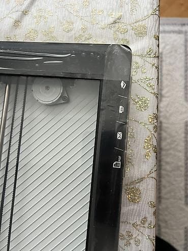 Skanerlər: HP ScanJet 300 skaneri - Növ: Flatbed (şüşəli) skaner - Brend/model — 3