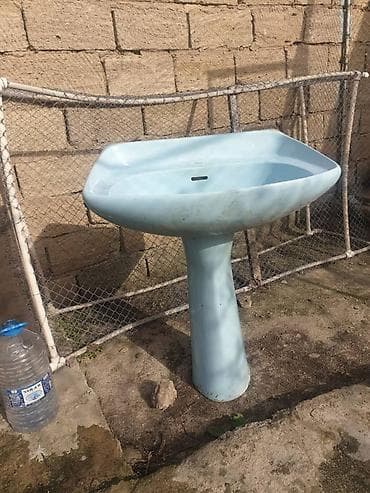 hamam ucun tulpan: 2 ədəd tülpan çanağı. Ağ və mavi. Hər ikisi əla vəziyyətdədir, sınığı — 2