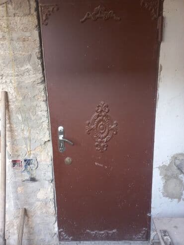 resotka qapilar: Metal giriş qapisi qalin demirden zamoklari islekdi acarlarida var — 1