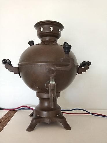Mis qızılı rəngdə klassik samovar - Material: metal gövdə, yuxarıda