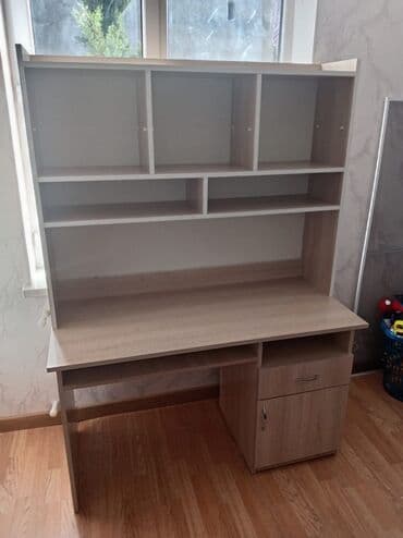 купит компьютерный стол: Компьютерный стол, Ламинат — 1