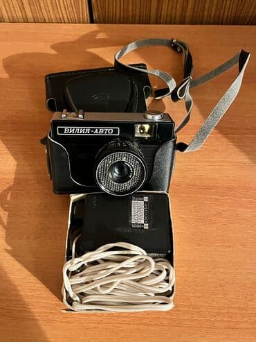 gunəş panelli kamera: Fotaparat antika ideal veziyyetde karopkasinda spiskasida ustunde — 1