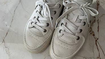 ağ çanta: Magazada 307 manatdir hal hazirda Ağ rəngli dəri idman ayaqqabısı — 1