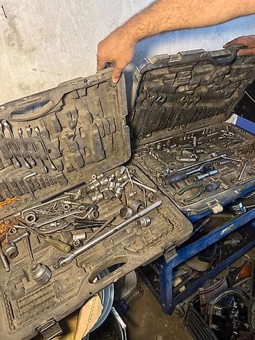taxta pol: Usta üçün alətlər və alət arabaları paketi Tərkib: - Təkərli metal — 4