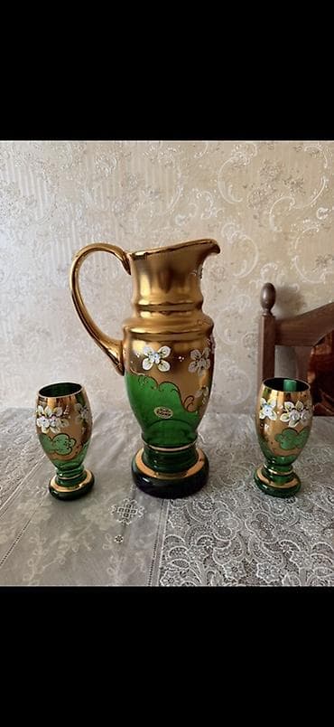 2 bokali var - Tərkib: 1 ədəd qrafin/qrafin tipli sürahi və 2 ədəd