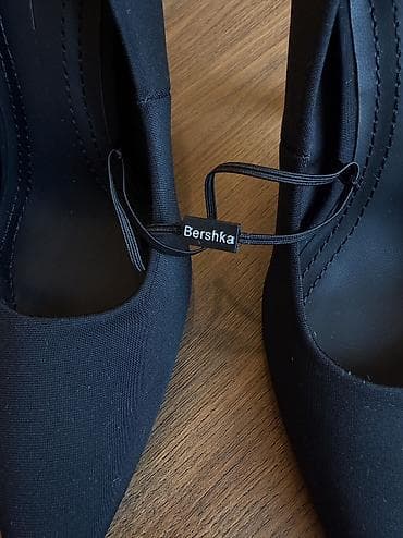 Tuflilər: Tuflilər, Bershka, Ölçü: 35, rəng - Qara, Yeni — 5