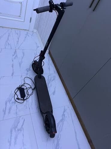 qruz nə deməkdir: Elektrik skuter - Şəhər üçün yığcam və yüngül gövdə, qara rəng - — 6