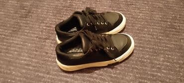 Qara rəngli uniseks krossovkalar - Üst hissə: mat-qara sintetik