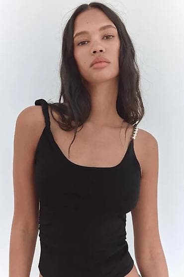 avanqart mebeller: ZARA teze, metal muncuqlu asqısı olan bluz L razmerdir ama dar — 10