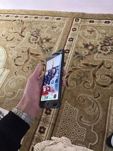 iphone adaptor: IPhone 7 Plus, 32 GB, Jet Black, Barmaq izi — 4