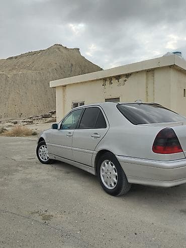 Mercedes-Benz: Mercedes-Benz C-Class: 2.2 l | 1998 il Sedan — 5