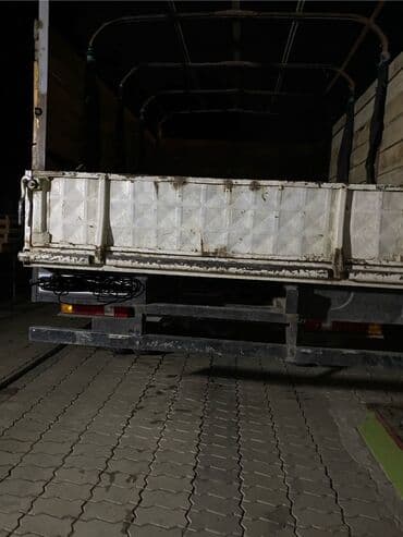 Yüngül yükdaşıma üçün praktiki bortlu yük maşını. Xüsusiyyətlər: - Ağ — 3