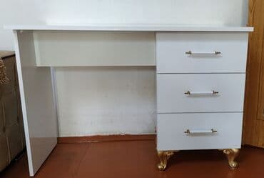 Renault: Yeni, Manikür üçün masa — 1