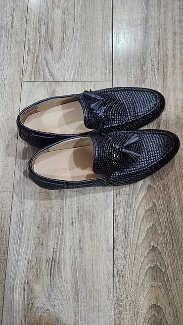 Kişi mokasini qara rəng
Günlük və klassik geyimlə uyğun