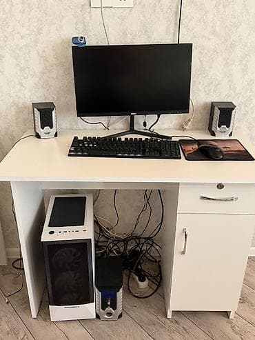 Masaüstü kompüter seti Tərkibi: - Sistem bloku: ağ qutuda, ön hissədə